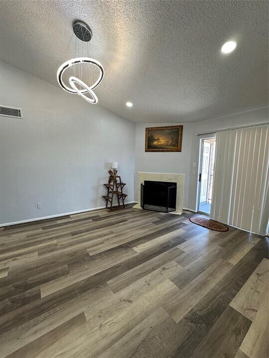 10101 S Gessner Rd in Houston, TX - Building Photo