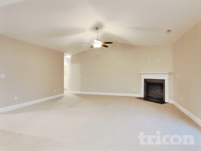 110 Hunter Fox Trail in Angier, NC - Foto de edificio - Building Photo