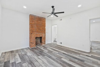 686 Filmore Rd in Pittsburgh, PA - Foto de edificio - Building Photo