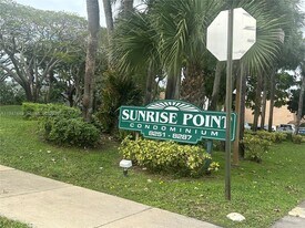 8267 SW 128th St in Miami, FL - Building Photo