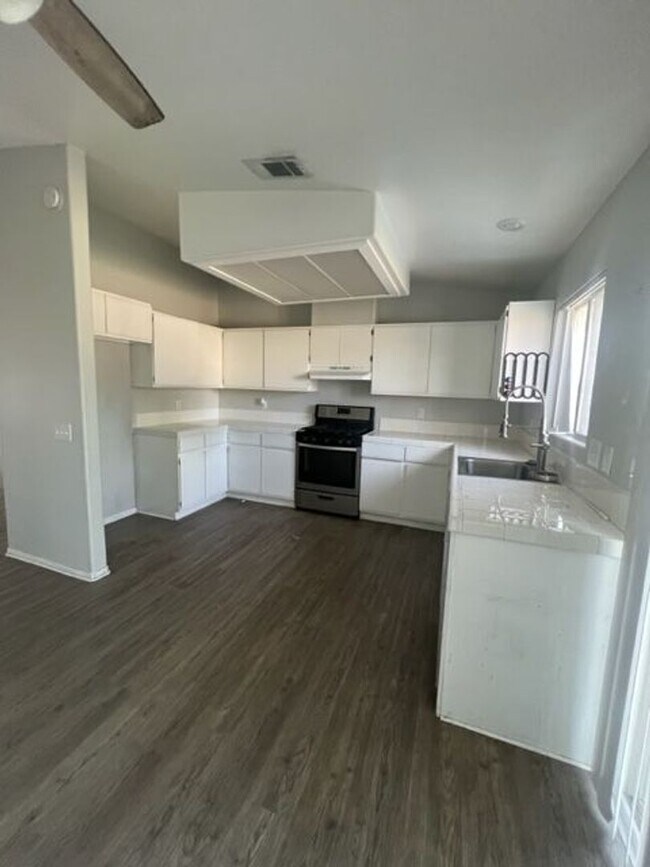 44840 Ramona Ave in Palm Desert, CA - Building Photo - Building Photo