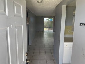 4132 Shoreline Dr in New Port Richey, FL - Building Photo - Building Photo