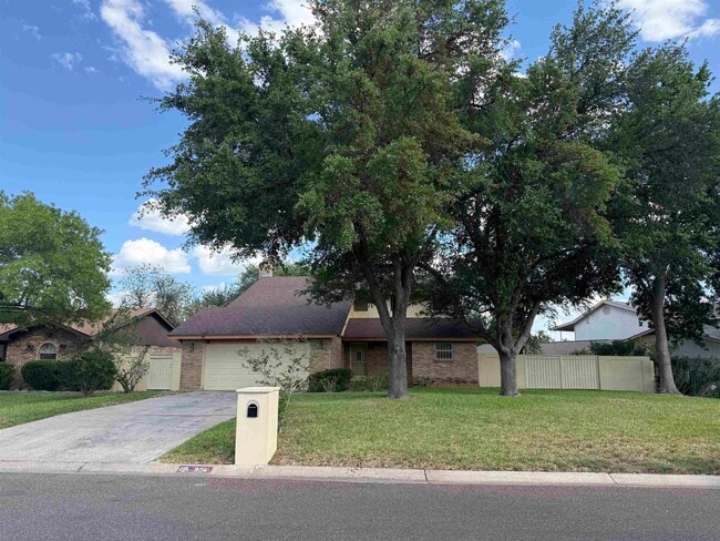 901 Eden Ln in Laredo, TX - Building Photo - Building Photo
