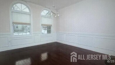 10 Balzano Ct in Edison, NJ - Building Photo - Building Photo