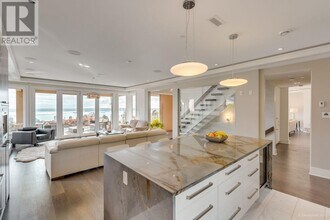 2165 Palmerston Ave in West Vancouver, BC - Building Photo - Building Photo