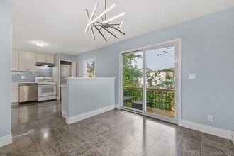 132 Waverly Ave in Mamaroneck, NY - Building Photo - Building Photo