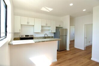 337 SW 5th Ave in Miami, FL - Building Photo - Building Photo