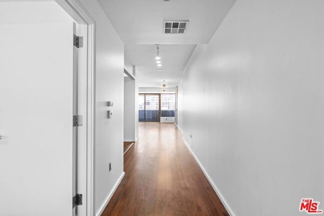1155 S Grand Ave in Los Angeles, CA - Building Photo - Building Photo