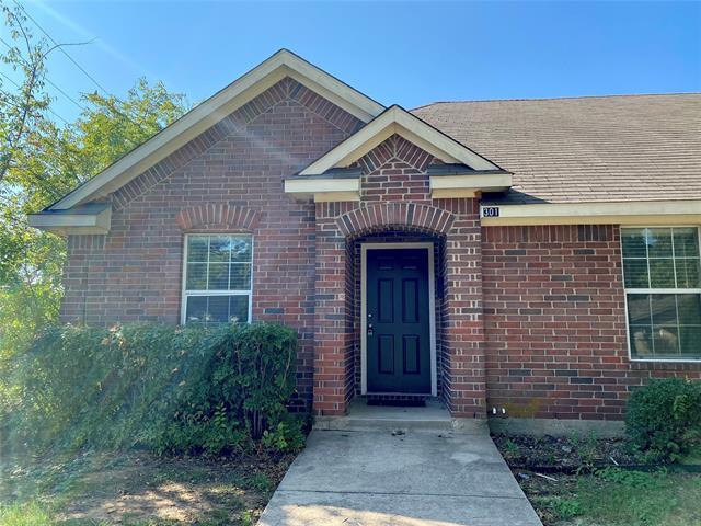 301 W Prairie St in Denton, TX - Building Photo