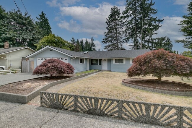 10411 NE 142nd Pl in Kirkland, WA - Building Photo - Building Photo