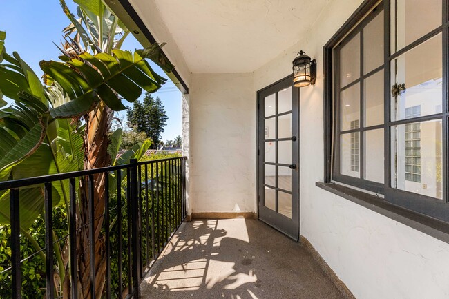 801 S Burnside Ave, Unit A, Unit A