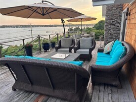 2 W Hillover Rd in Hampton Bays, NY - Building Photo