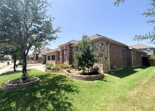 1236 Ponca St in Carrollton, TX - Foto de edificio - Building Photo