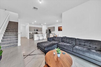 1004 Willow Pl in Riviera Beach, FL - Building Photo - Building Photo