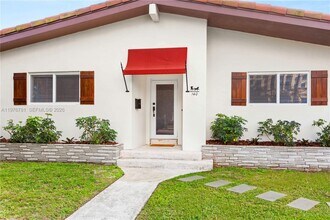 140 Santander Ave in Coral Gables, FL - Building Photo - Building Photo