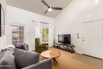 7008 E Gold Dust Ave in Paradise Valley, AZ - Building Photo - Building Photo