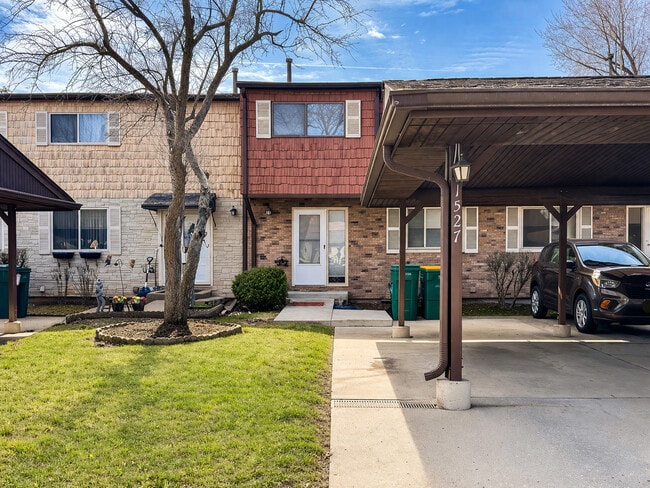 1527 Mohawk Trail in Wheeling, IL - Building Photo - Building Photo