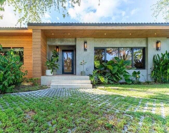 105 NW 92nd St in Miami Shores, FL - Building Photo - Building Photo