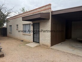 1651 N Louis Ln in Tucson, AZ - Building Photo