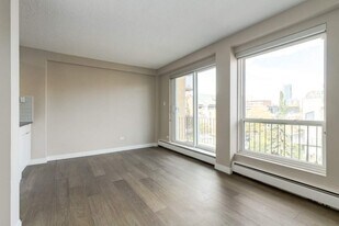 Cameron Manor in Calgary, AB - Building Photo