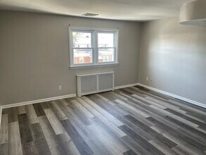 24 Don Bosco Ave, Unit Unit #2 in Paterson, NJ - Foto de edificio - Building Photo