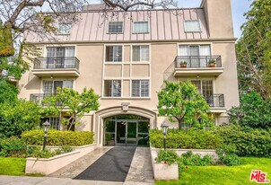 458 N Oakhurst Dr in Beverly Hills, CA - Building Photo