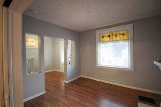 4122 Maple Dr in Cincinnati, OH - Building Photo - Building Photo