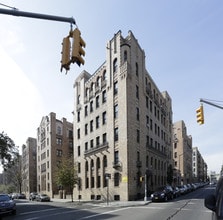 750-760 Pelham Pky S in Bronx, NY - Building Photo - Building Photo