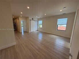 1721 SW 13th St in Miami, FL - Building Photo