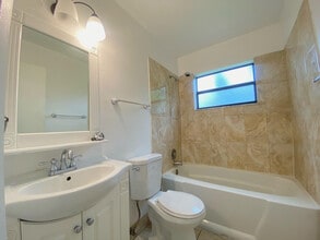 6011 10th Ave N in Greenacres, FL - Building Photo - Building Photo