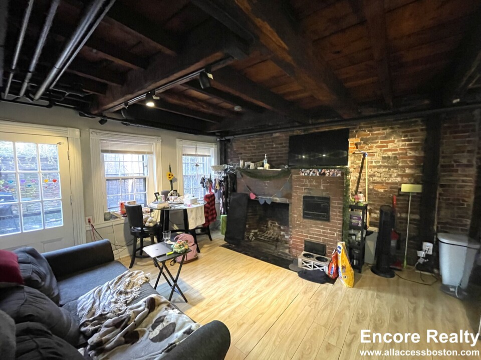 1 Champney Pl, Unit 1 in Boston, MA - Building Photo