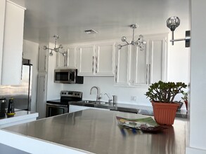 140 Linden Ave in Long Beach, CA - Building Photo - Building Photo
