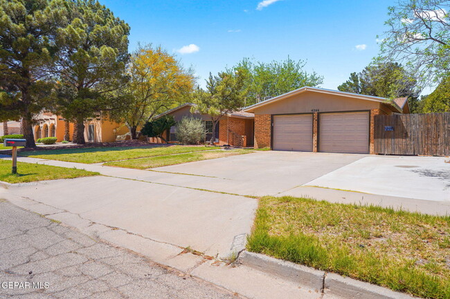 4264 La Adelita Dr in El Paso, TX - Building Photo - Building Photo