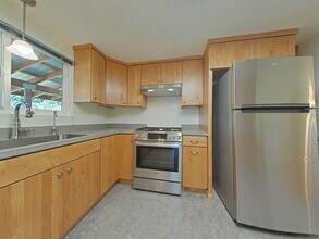 34590 Riverside Dr in Albany, OR - Building Photo - Building Photo