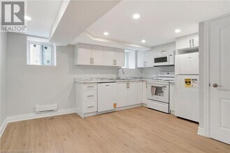 18 Weber St W in Kitchener, ON - Building Photo - Building Photo