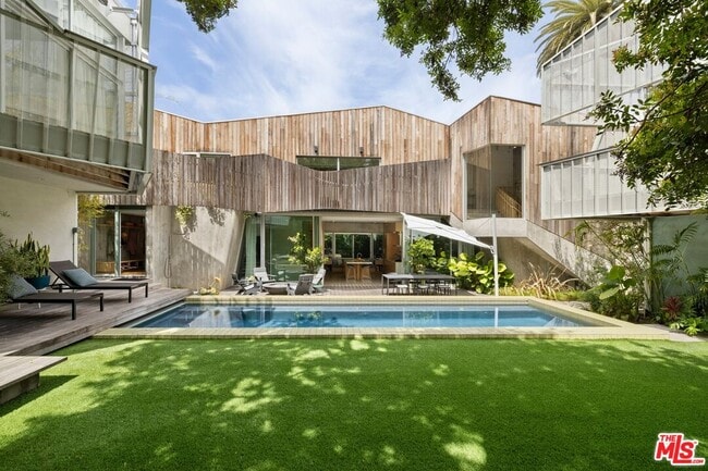 property at 825 Palms Blvd