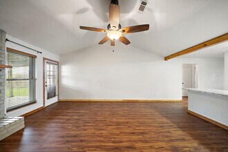 10011 Blue Bird St in La Porte, TX - Building Photo - Building Photo
