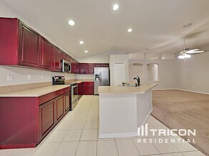 10610 Little Bend Ln in Riverview, FL - Building Photo - Building Photo