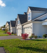 Fairways Townhomes in Victor, NY - Foto de edificio - Building Photo