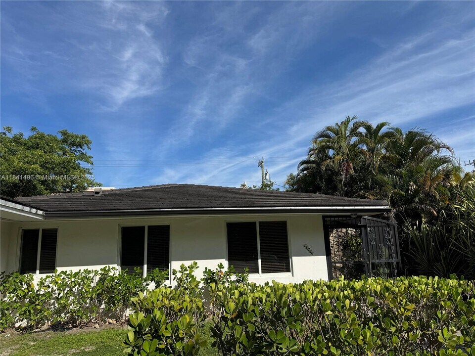 11850 SW 81st Rd in Miami, FL - Building Photo