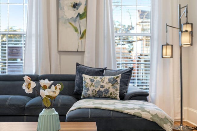 1218 Carondelet St in New Orleans, LA - Foto de edificio - Building Photo