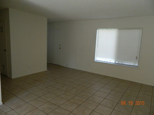 1147 Clark St in Riverside, CA - Foto de edificio - Building Photo