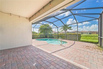 2727 Via Piazza Loop in Ft. Myers, FL - Building Photo - Building Photo