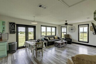 1150 CR 405 in Taylor, TX - Building Photo - Building Photo