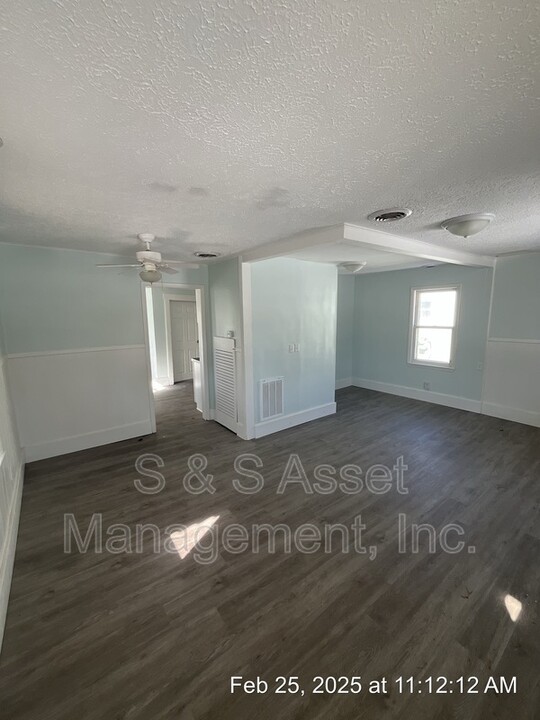 809 Comfort St in Lansing, MI - Building Photo