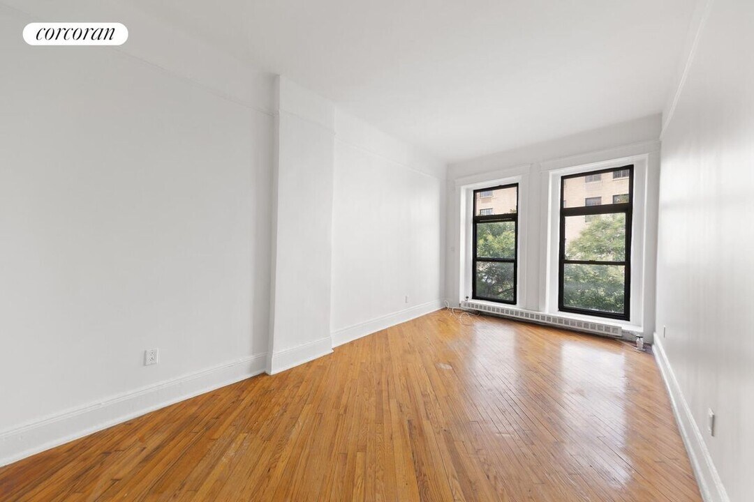 4 W 90th St in New York, NY - Building Photo