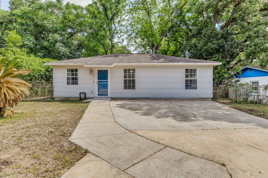 1261 Basin St in Pensacola, FL - Building Photo