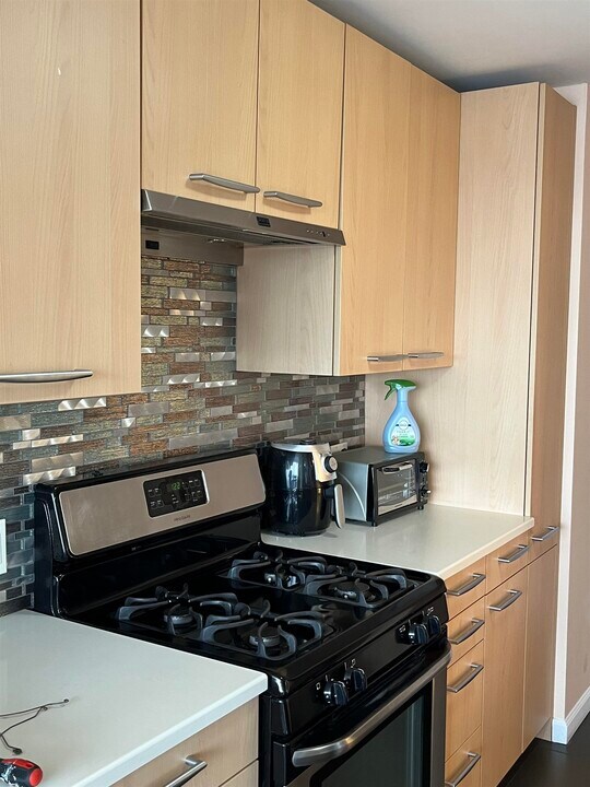 9060 Palisade Ave in North Bergen, NJ - Building Photo