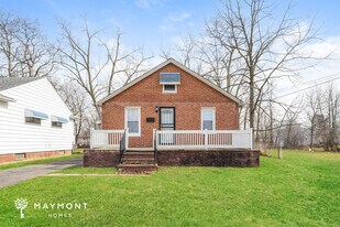 5657 Harrison Ave in Maple Heights, OH - Building Photo
