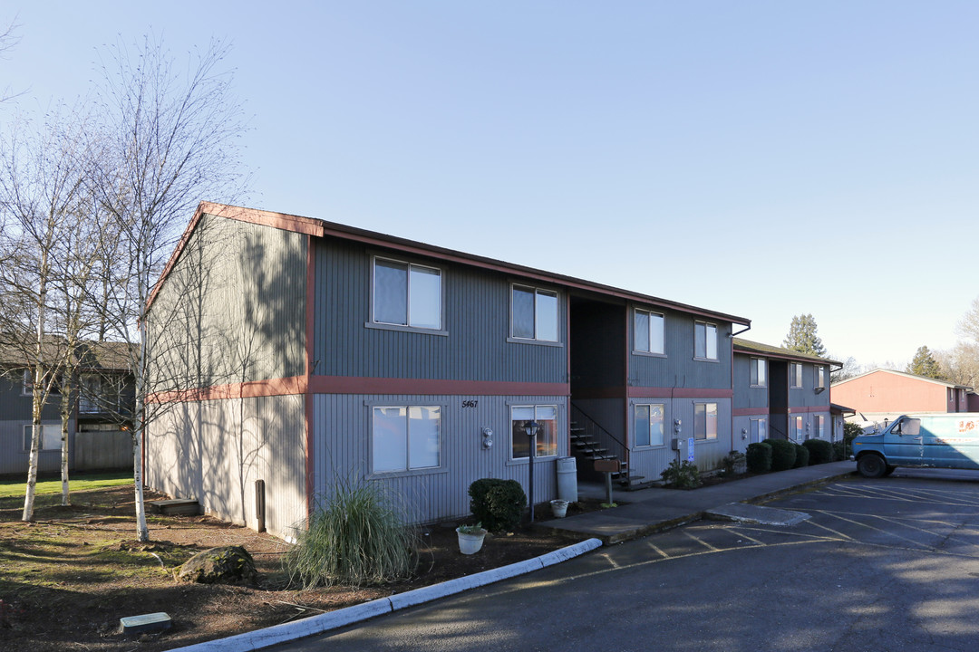 Silver Pine Apartments in Salem, OR - Building Photo